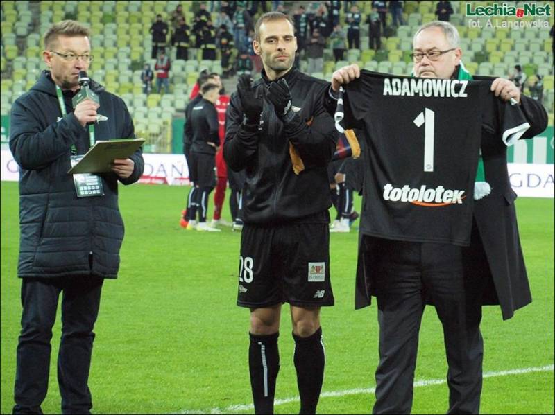 Kibice i Piłkarze Lechii żegnają Prezydenta Adamowicza