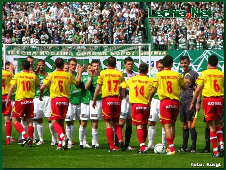 20080518lechia_zniczpruszkow_15_20120704_1640937837