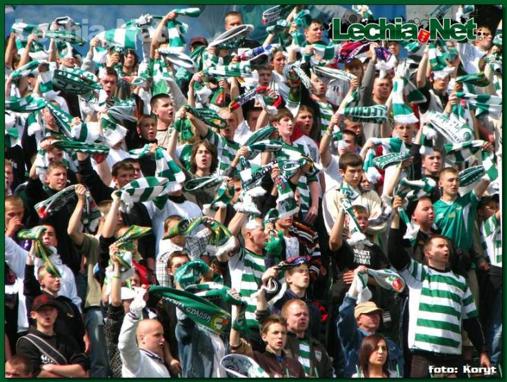 20080518lechia_zniczpruszkow_17_20120704_1580087798