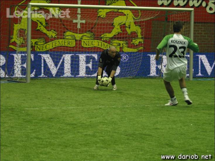 db304359_20120711_1897402213