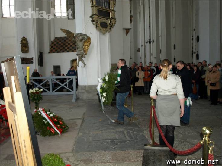 db201271_20120715_1831346853