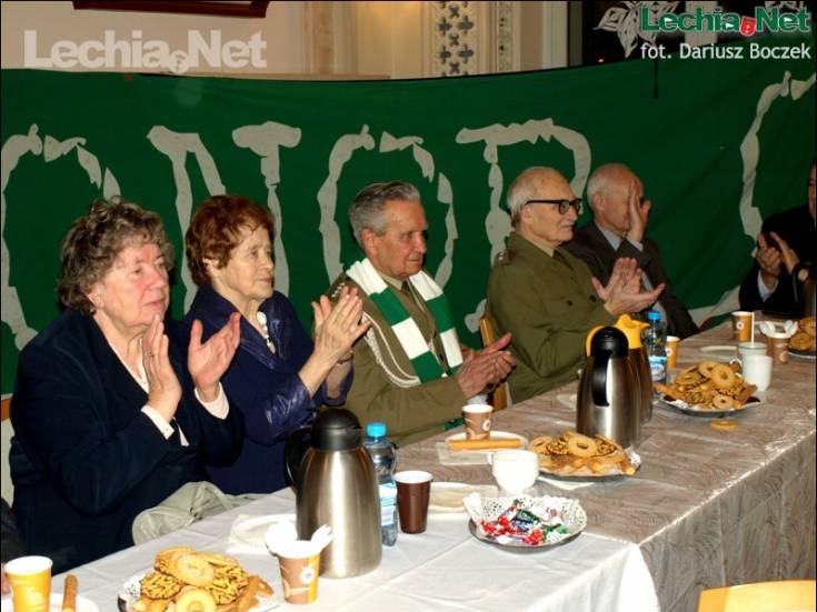 db217957_20121221_2019812580