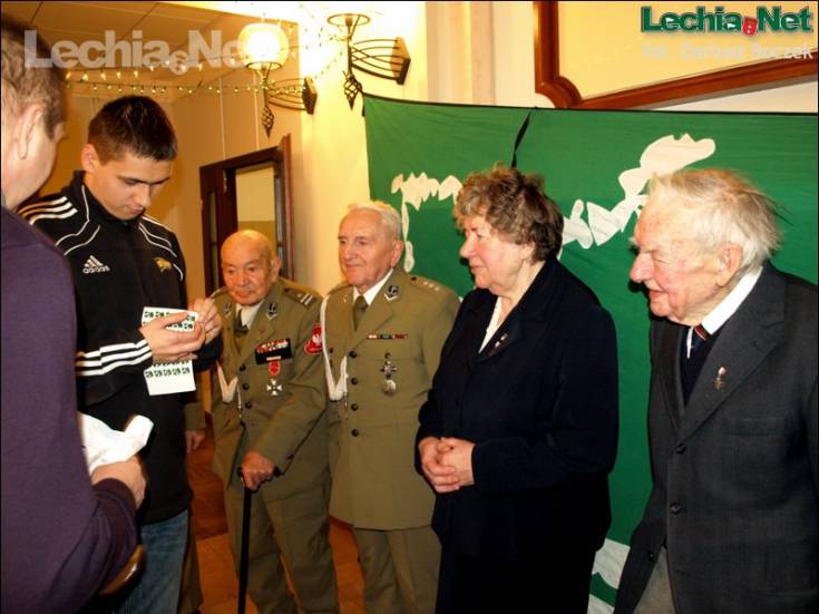 db217999_20121221_1166073344