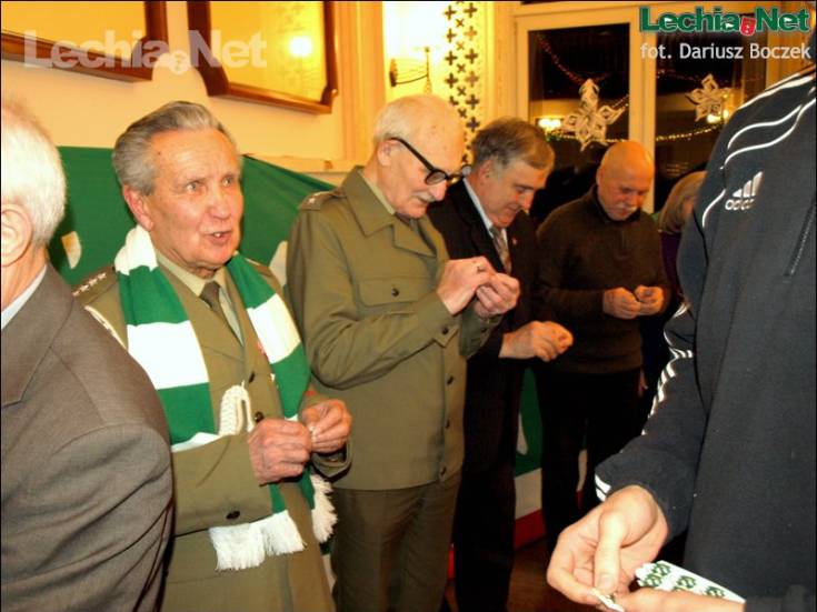 db218002_20121221_1198081886