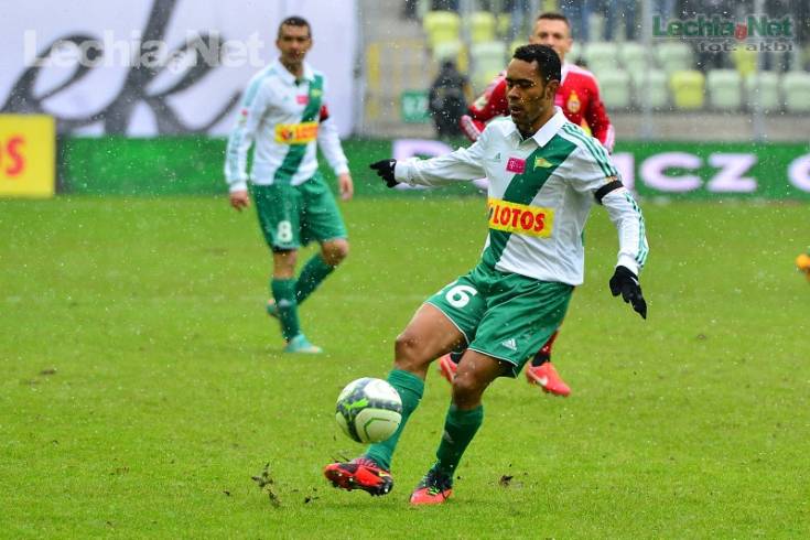 201304010015_20130403_1315657868