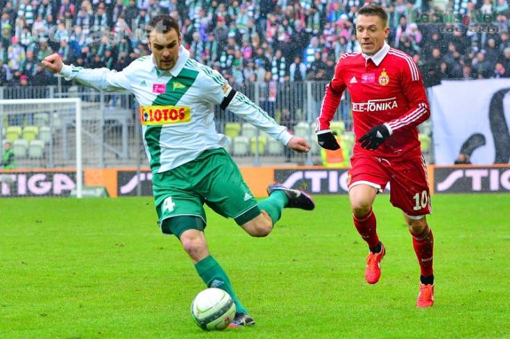 201304010043_20130403_1894618425