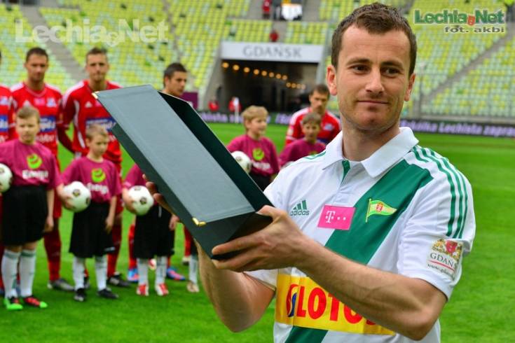 201304270003_20130428_1963822907