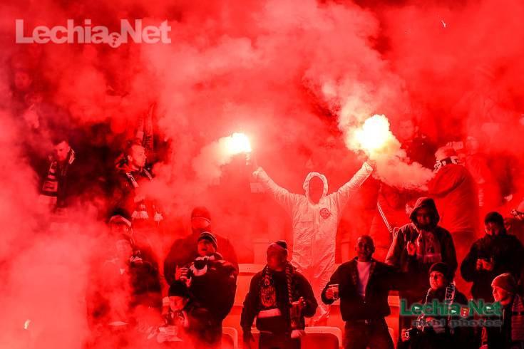 20151212_2030_063_20151213_1940782180