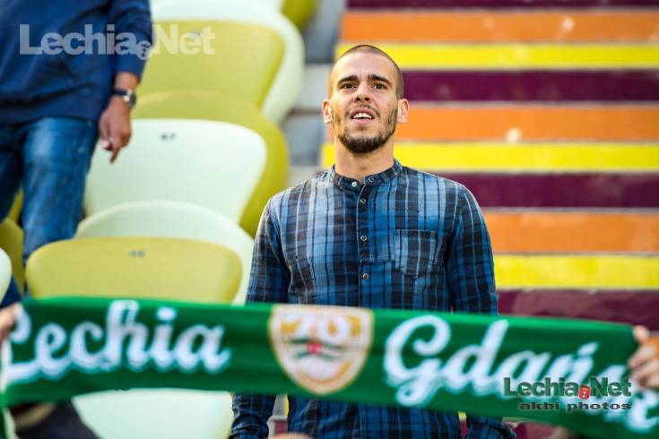 akb_9226_20160918_2093521321