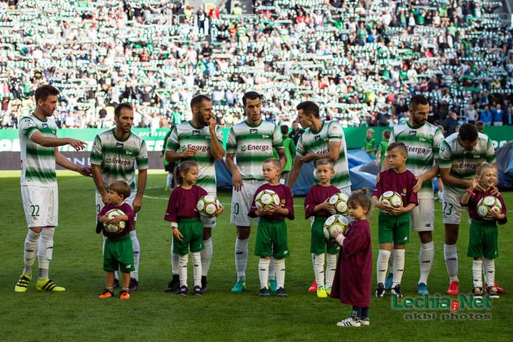 akb_9228_20160918_1089621532